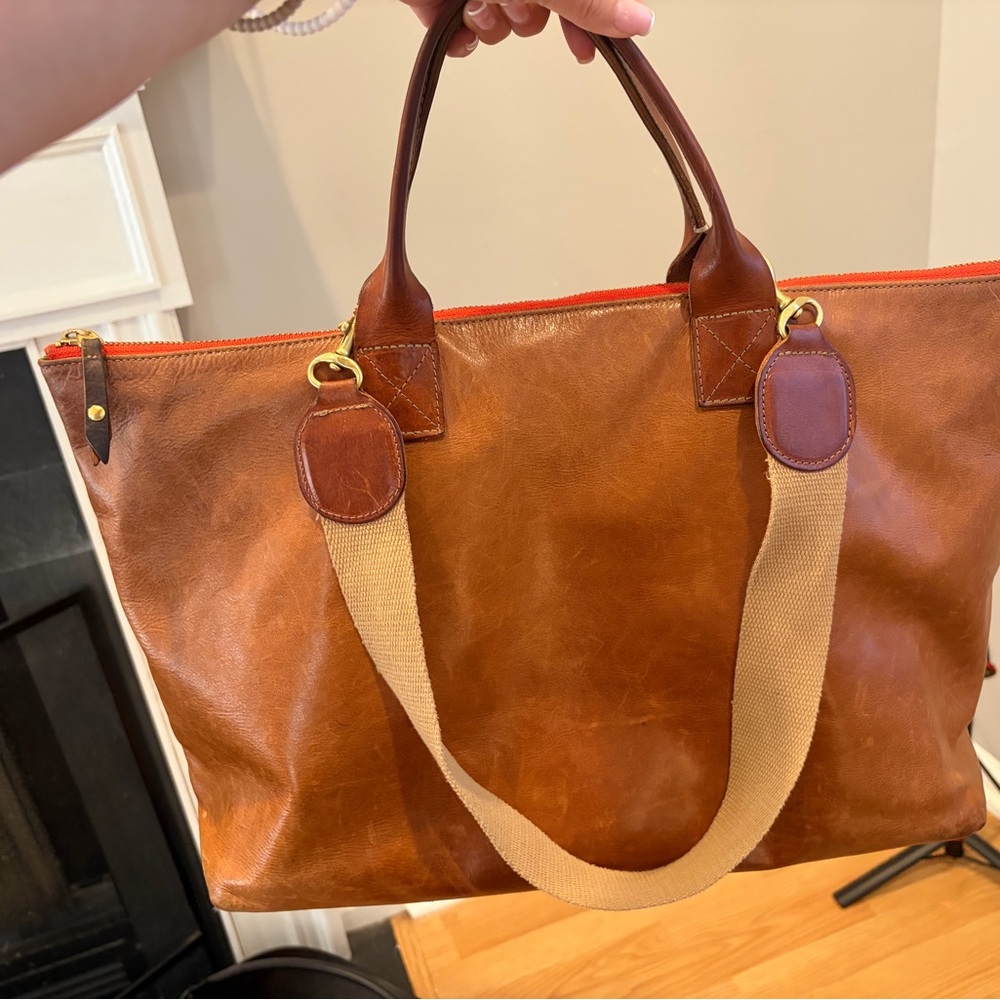 The Hugh Crossbody in Chestnut poppy zipper and detachable straps. - Picture 3 of 4